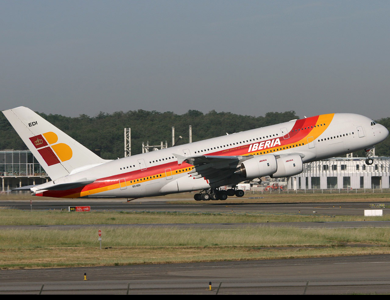 Una de las muchas ilustraciones de cómo sería un A380 de Iberia que circulan por internet.