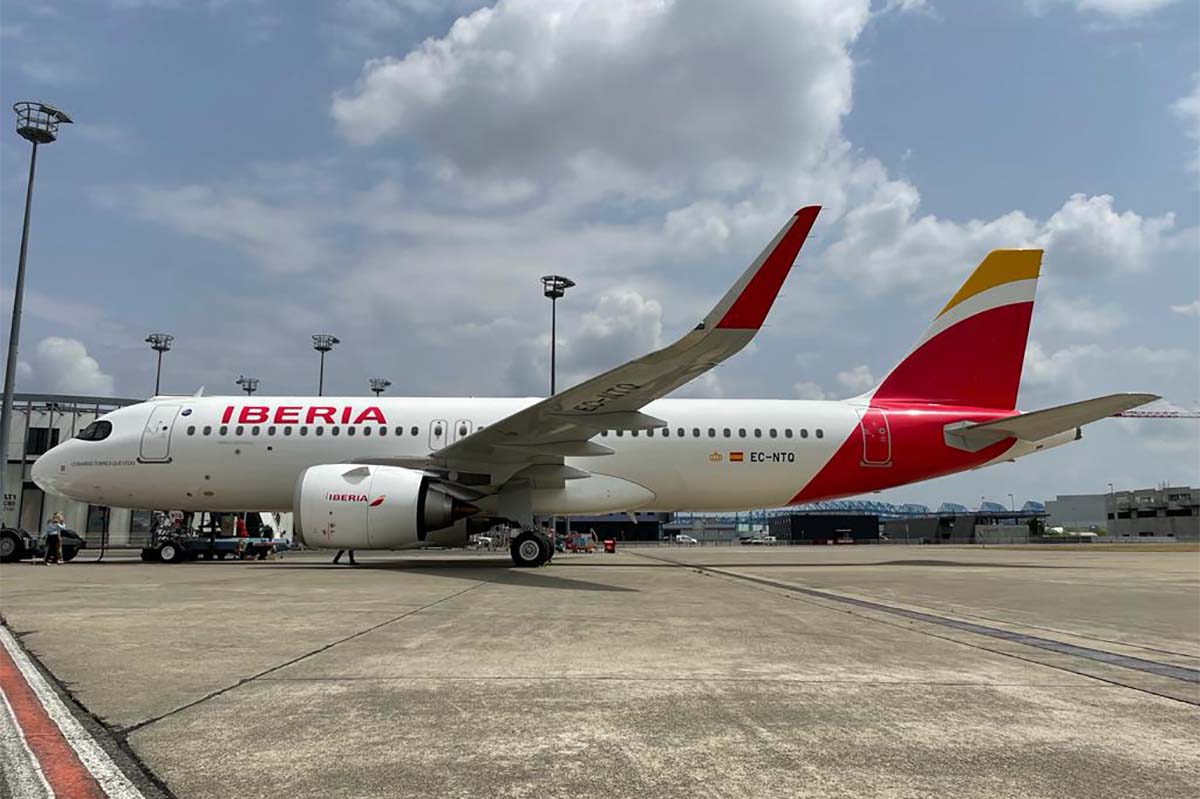 El A320neo EC-NTQ en el centro de entregas de Airbus en Toulouse.