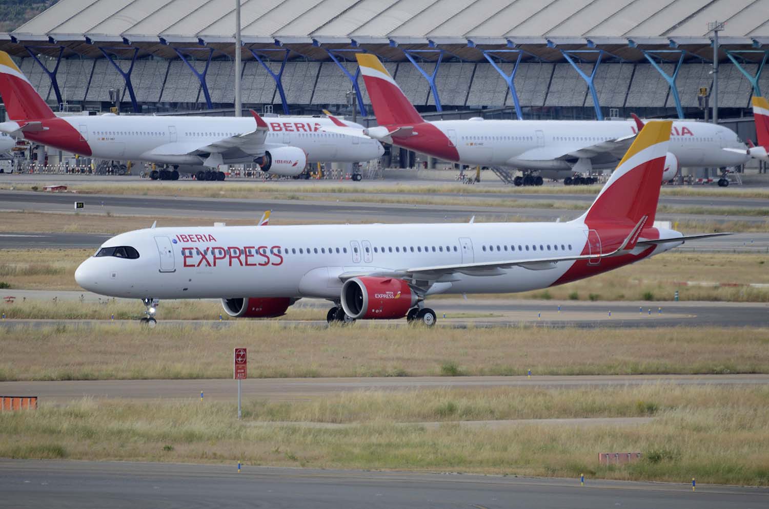 El primer A321neo de Iberia Express rodando en Barajas a su llegada desde Finkenwerder el 26 de junio.
