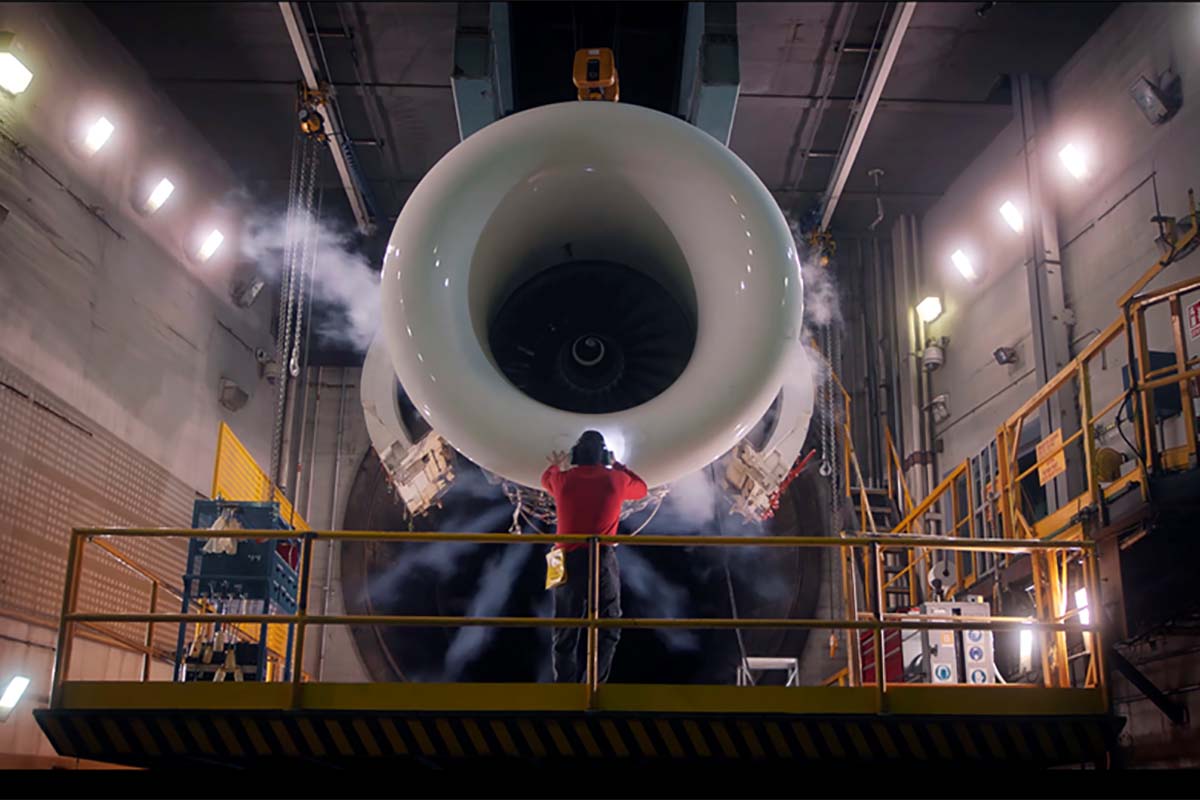 Motor IAE V2500 en el banco de pruebas de Iberia Mantenimiento.