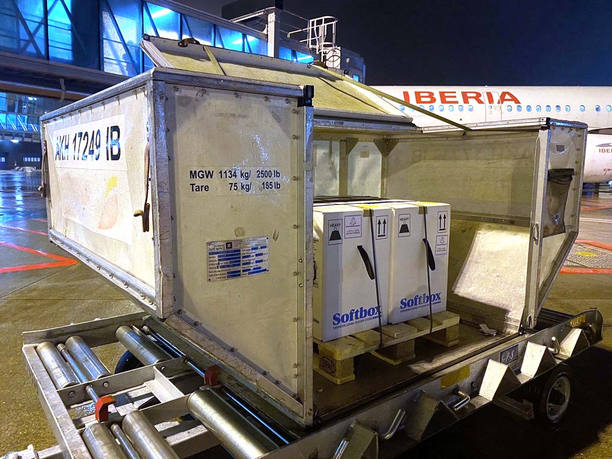 Las vacunas, como algunos otros productos farmacéuticos o médicos se consideran mercancíss peligrosas.