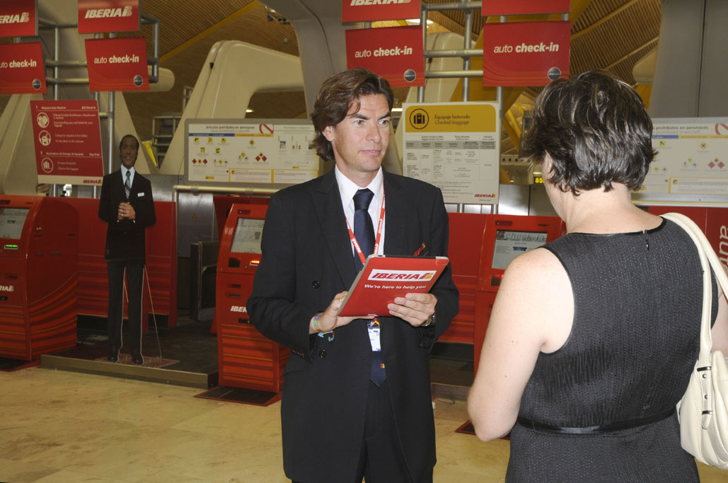 Personal de Iberia de atención al pasajero