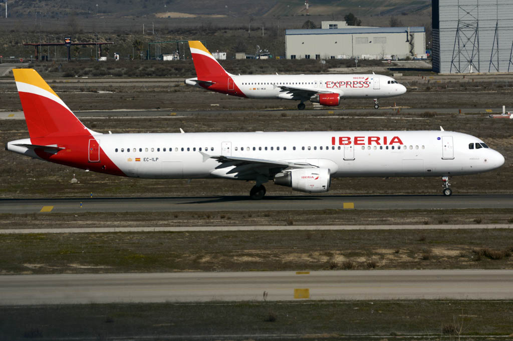 Iberia ha reducido a la mitad sus pérdidas en el primer trimestre de 2015 frente a las de 2014.