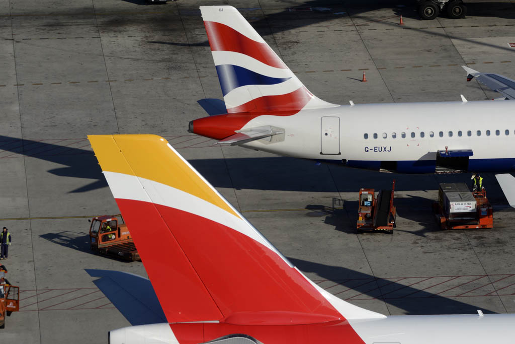 Aviones de Iberia y British Airways en Barajas