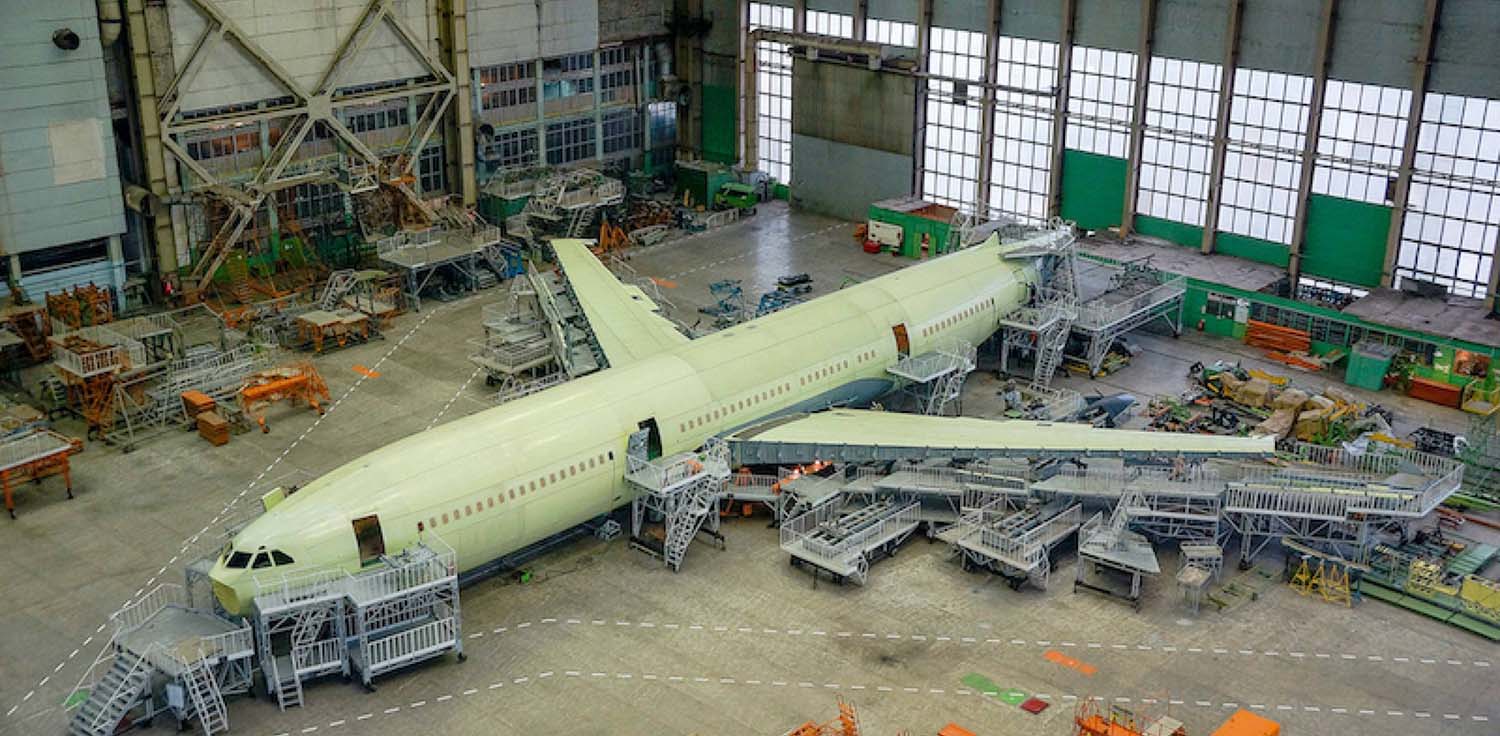 El primer Ilyushin Il-96-400M en la cadena de montaje