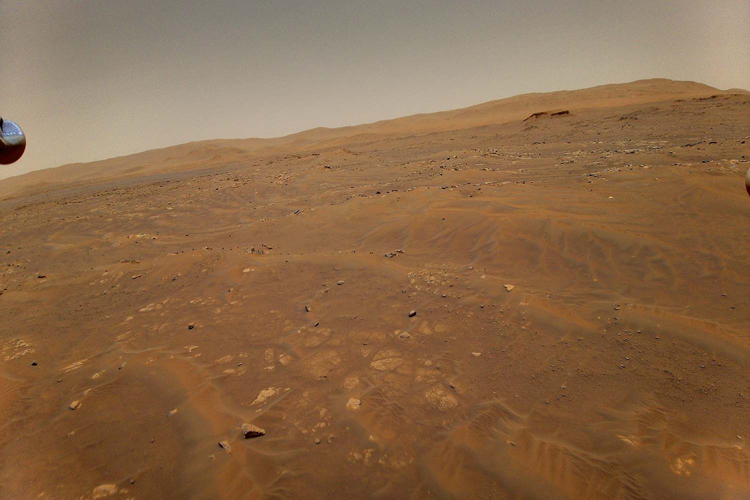 Una de las imágenes tomadas por Ingenuity durante su sexto vuelo.