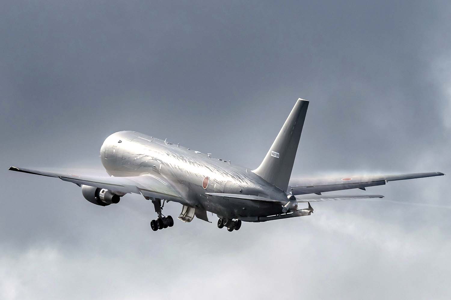 Primer vuelo del primero de cuatro Boeing KC-46 para Japón.