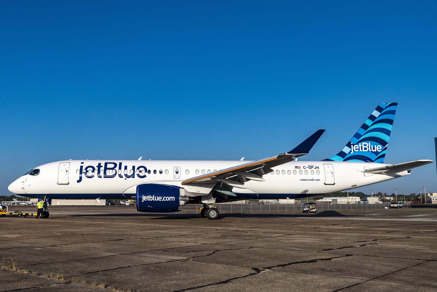 El primero de 70 Airbus A220 para JetBlue comenzará sus servicios comerciales a principios de 2021-