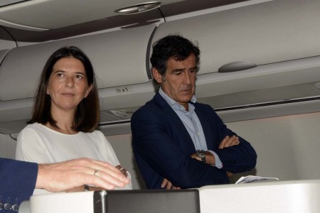 Gemma Juncá, gerente de marketing de Iberia y Carlos Chaguaceda, director general de Turismo de la Comunidad de Madrid han sido los encargados de presentar el nuevo video de seguridad para el largo radio de Iberia.