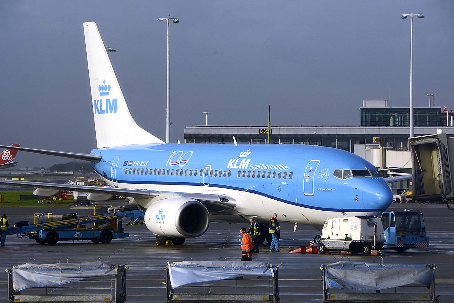 Boeing 737 de KLM en el aeropuerto de Ámsterdam Schiphol.