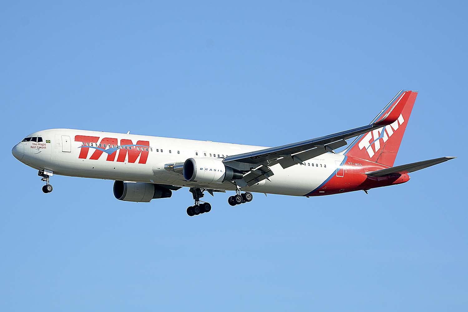Boeing 767 de LATAM con los colores de TAM.