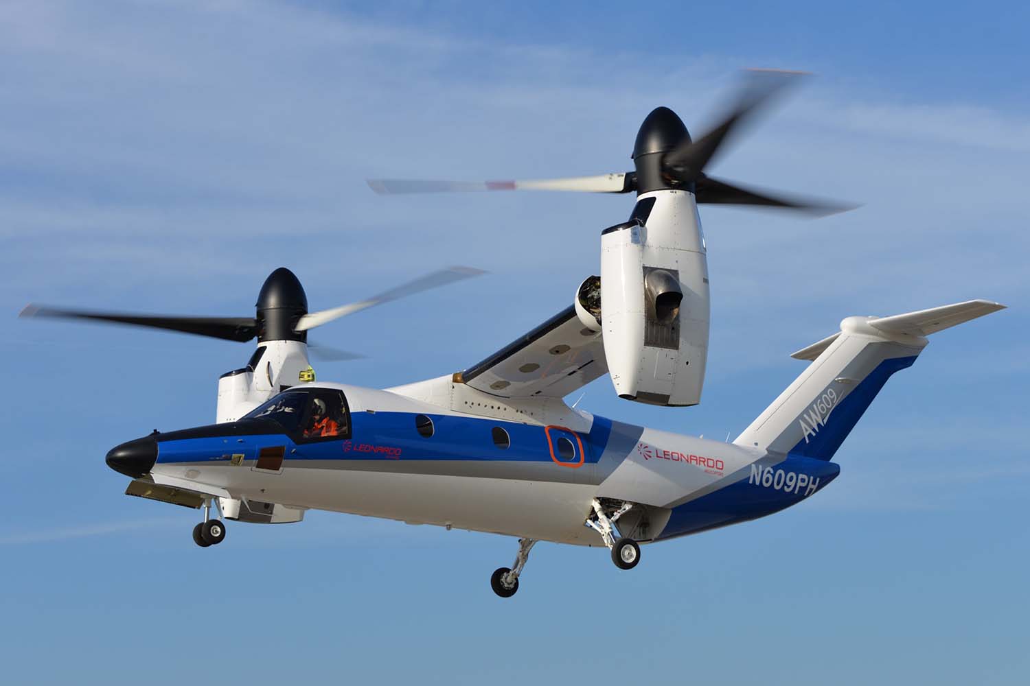 El primer AW609 de producción en uno de sus vuelos de prueba.