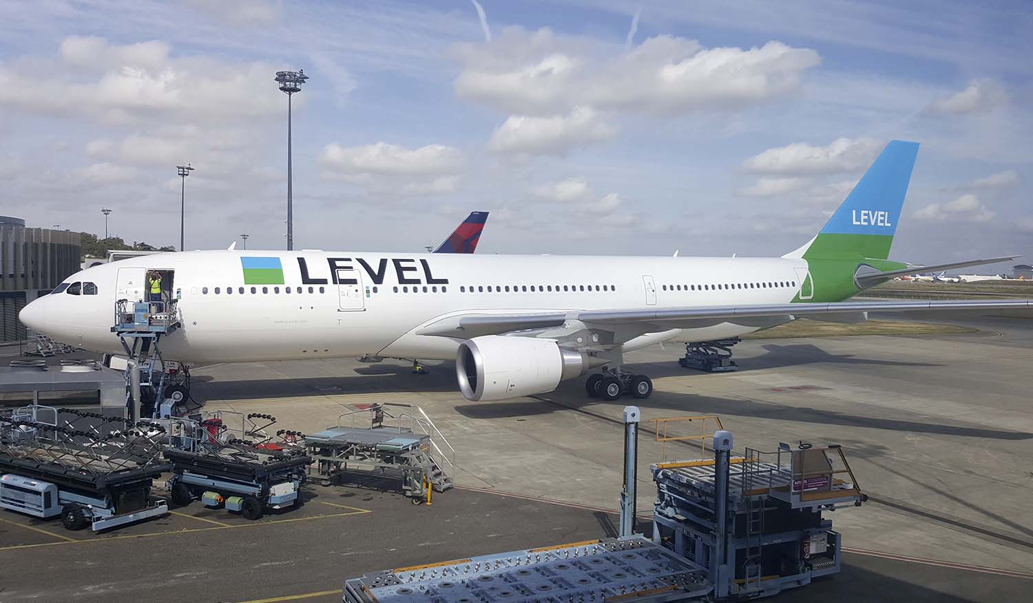 En octubre Level Francia puso en servicipo su tercer Airbus A330-200 que le fue entregado el 27 de septiembre.