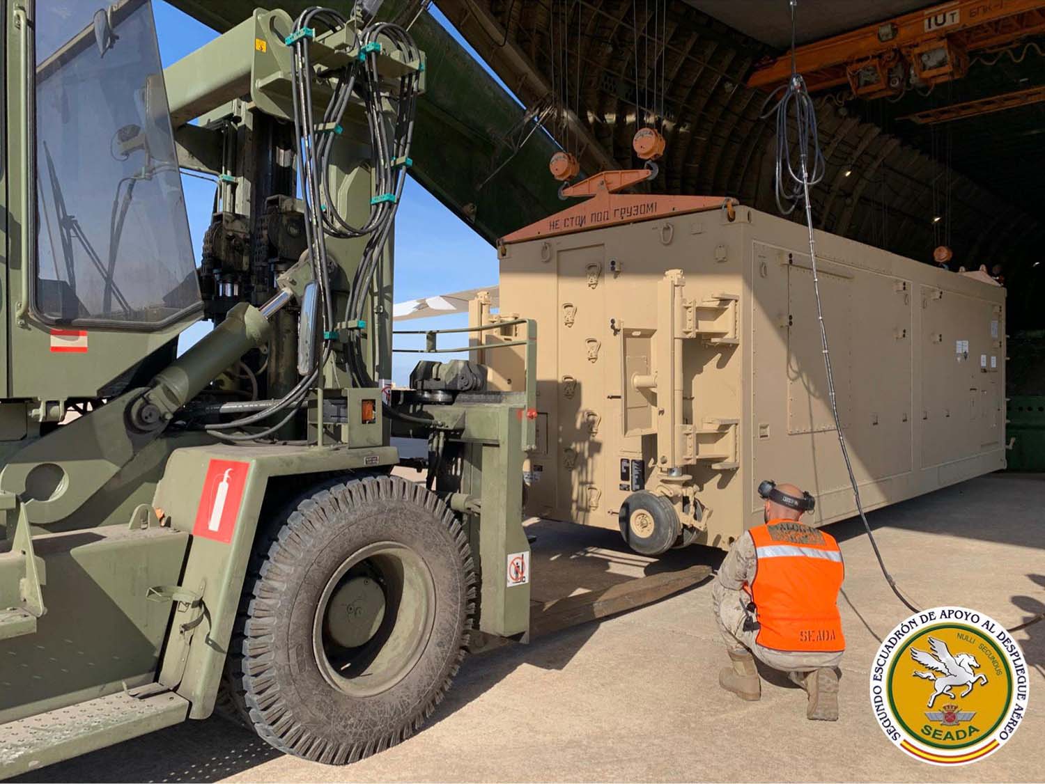 Los componentes de los Preedator llegaron en contenedores especiales presurizados para su protección.