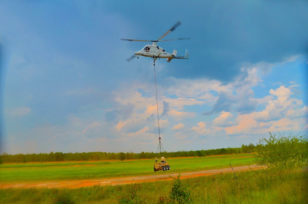 K-MAX transportando el Squad Mission Support System (SMSS) durante la demostración.