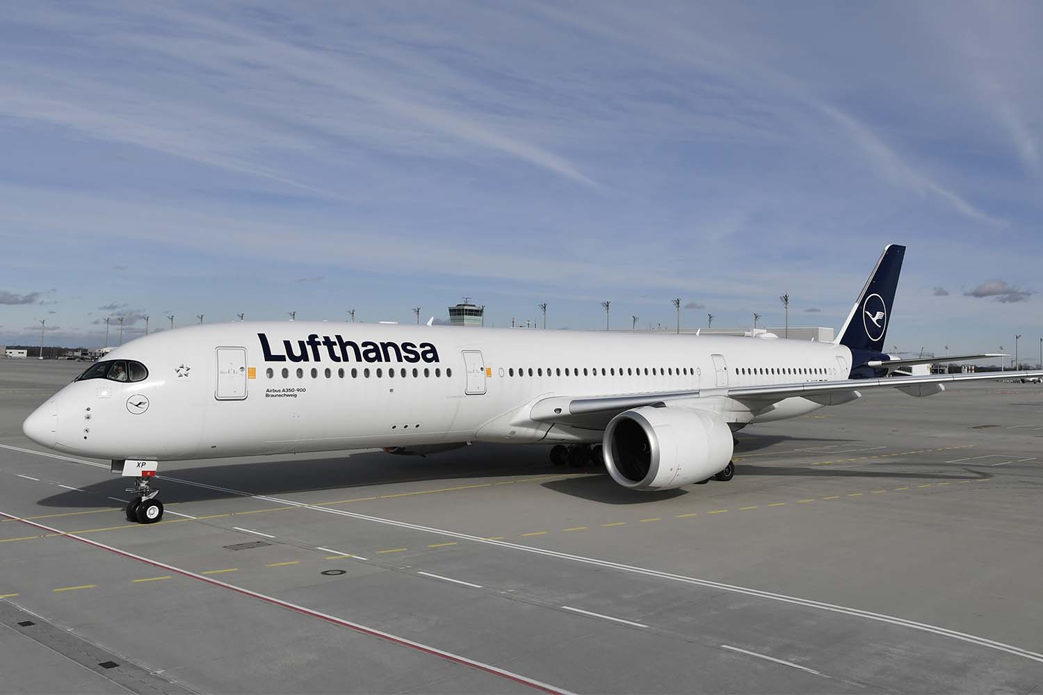 El Airbus A350 es un ejemplo de los nuevos aviones que está incorporando el grupo Lufthansa para reducir su huella de CO2.