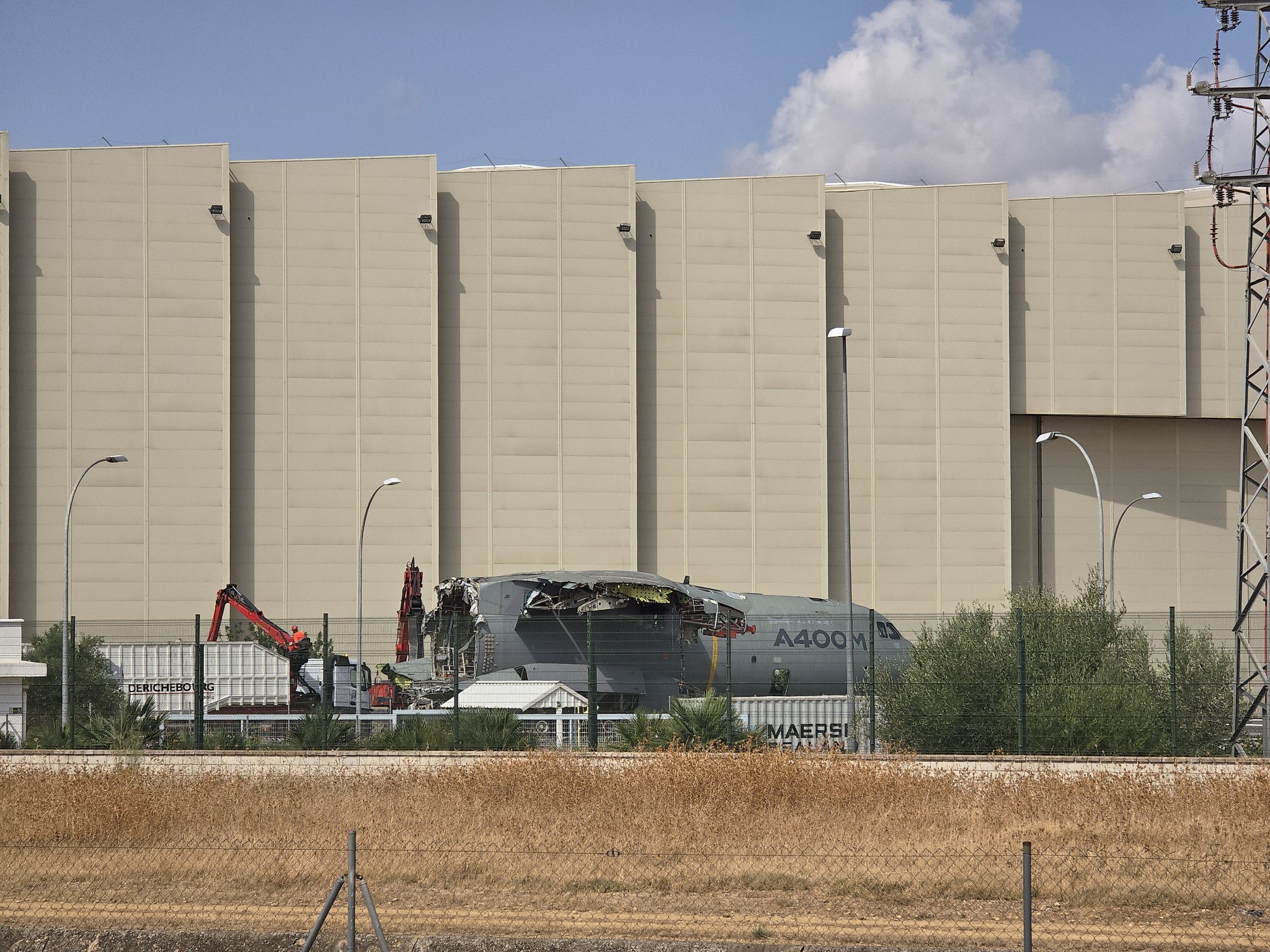 El A400M msn003 desguazado en Sevilla fotografiado por @Rosenkevalier.