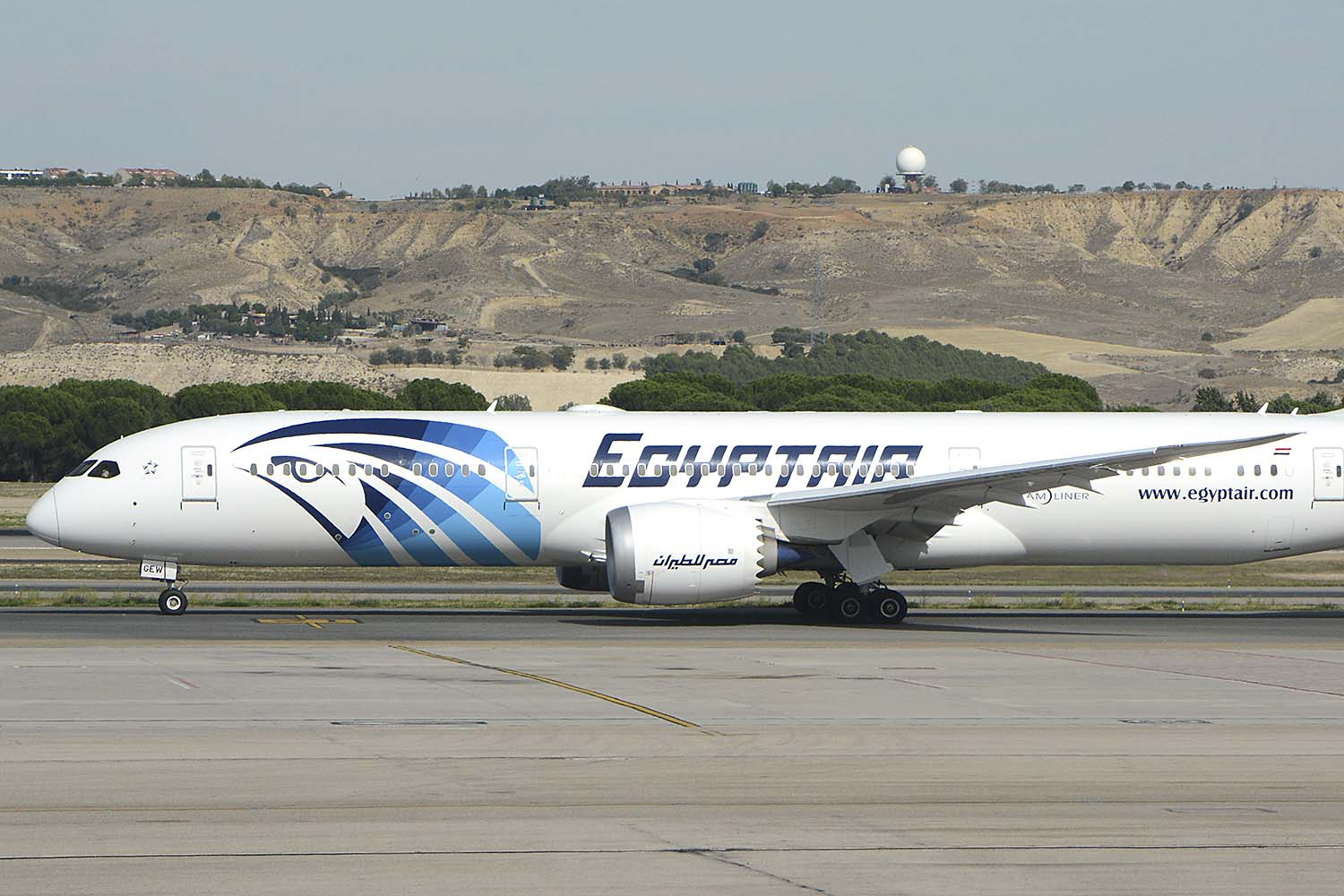 El radar primario de Paracuellos que Enaire va a sustituir se ubica en la colina que separa el aeropuerto de Barajas de la base de Torrejón.
