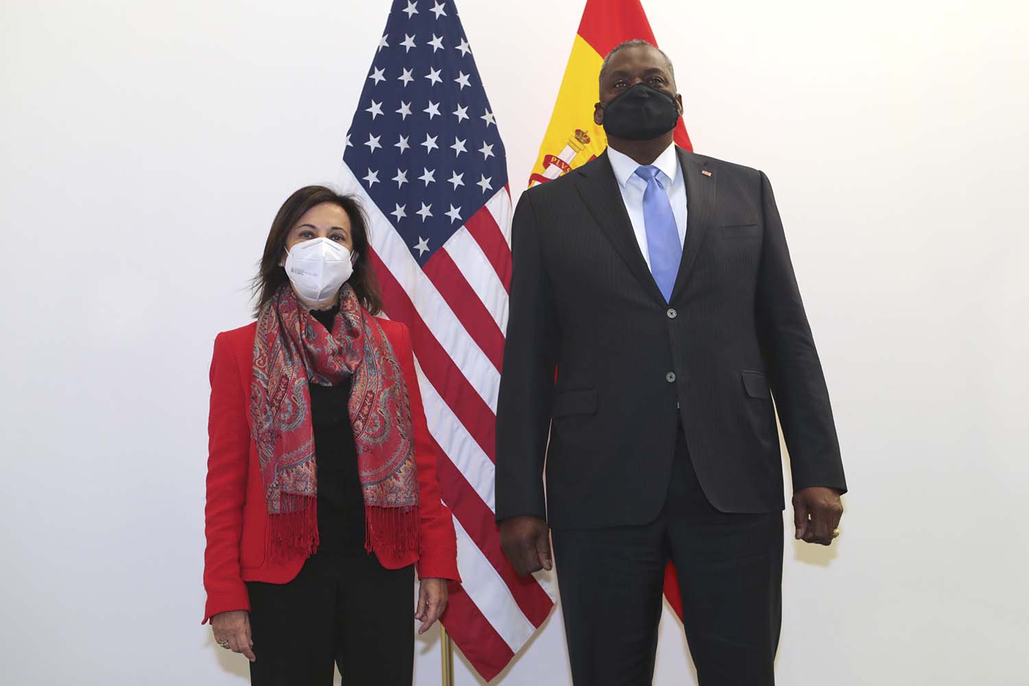 Margarita Robles y Lloyd Austin durante su encuentro en Bruselas en 2021.