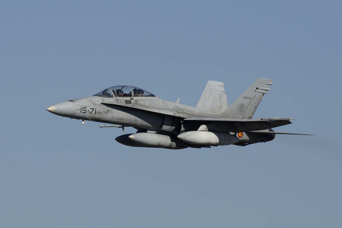 Uno de los F/A-18 biplazas del Ala 15 que han tomado parte en el desfile del 12 de octubre.