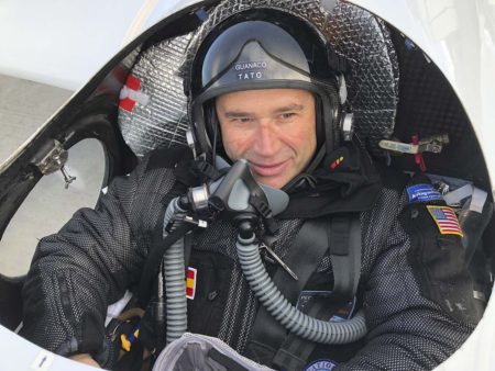 El español Miguel Iturmendi a bordo del Perlan en Argentina.