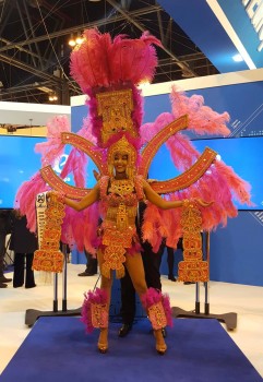 El acto de presentación de los vuelos a San Pedro Sula ha contado también con la actual Miss Honduras.