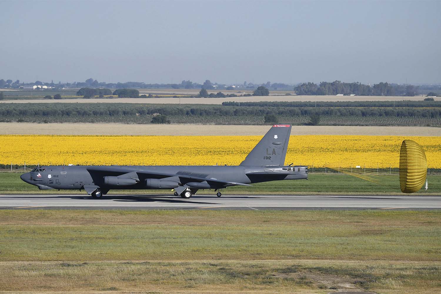 Llegada a Morón de uno de los cuatro Boeing B-52H de la USAF.