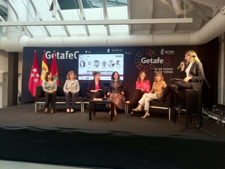 Las mujeres referentes de nuestra mesa de debate animarón a los jóvenes a seguir carreras STEM.