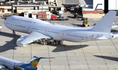 Uno d e los dos B-747-8 para la USAF durante su almacenamiento en Victorville.