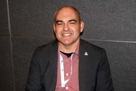 Carlos García Galán nació en Málaga y se formçó en Estados Unidos.