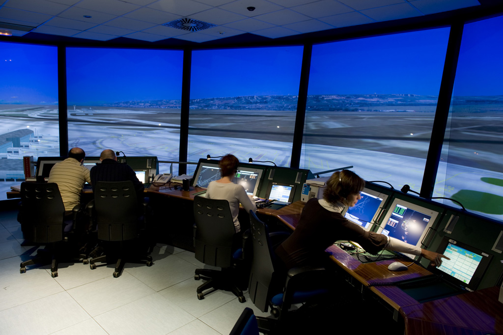 APROCTA reclama a Enaire la contratación de 500 controladores de tránsito en tres años.