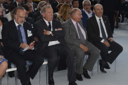 Oliver Dassault, primero por la izquierda, en 2009 en la ceremonia del rollout del Dassault Falcon 5X.