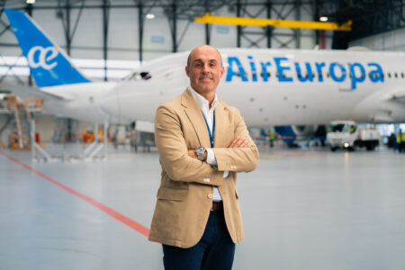 Oscar Pérez, director del hangar.