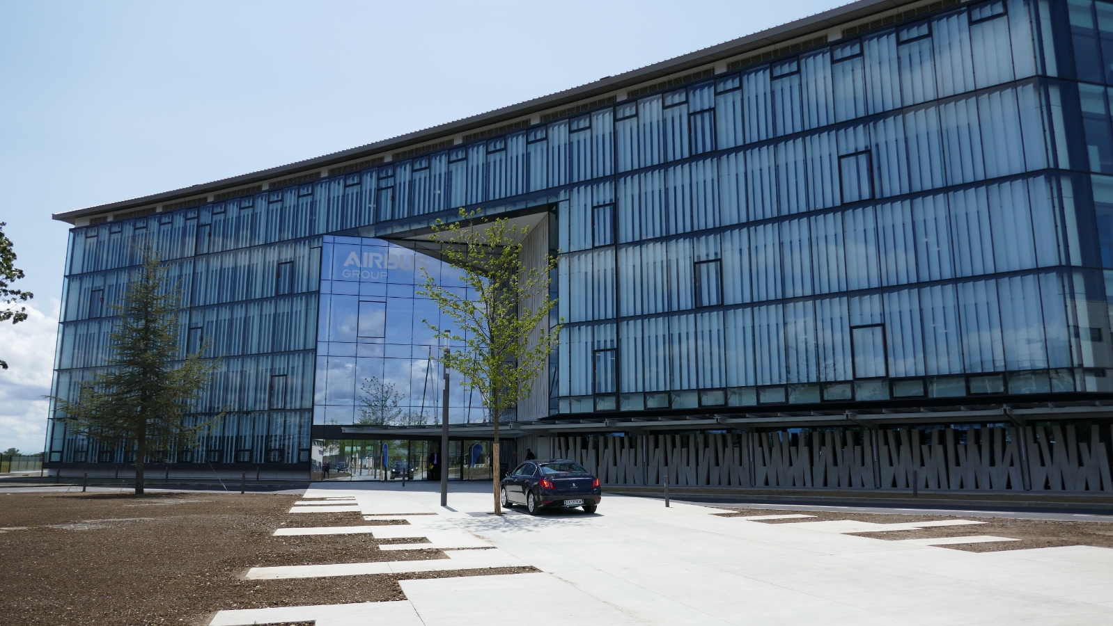 Fachada del edificio principal de la nueva sede de Airbus Group.