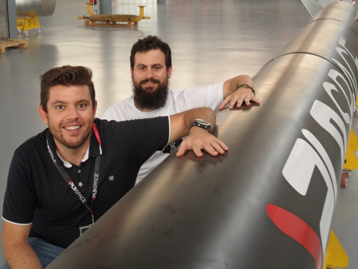 Raúl Torres (delante) y Raúl Verdú fundadores PLD Space.