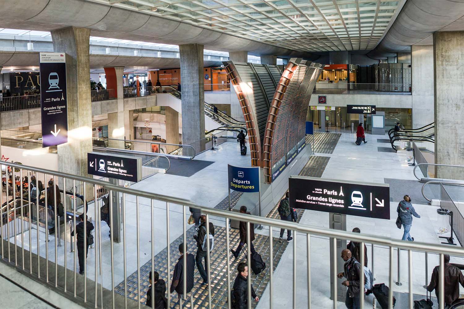 Accesos a la estación del TGV en el aeropuerto de París Charles de Gaulle.