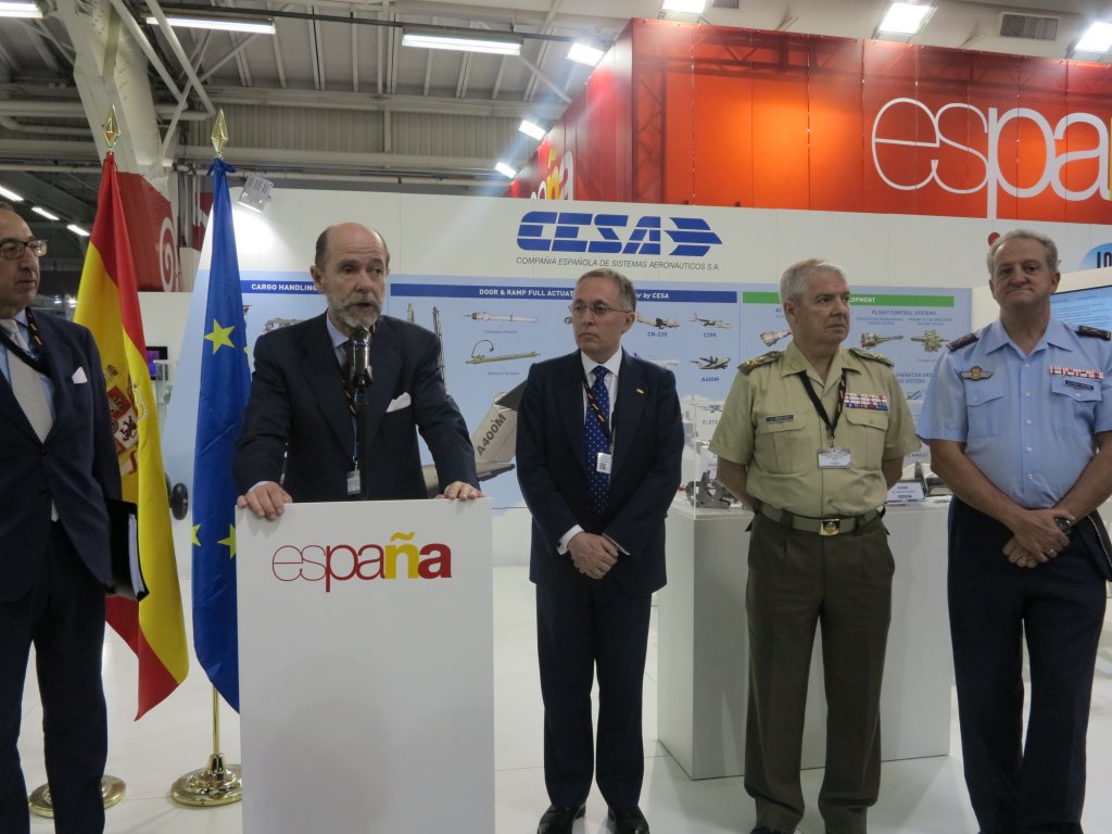 Pedro Argüelles destacó el esfuerzo que hace la industria aeroespacial española para estar presente cada dos años en Le Bourget.