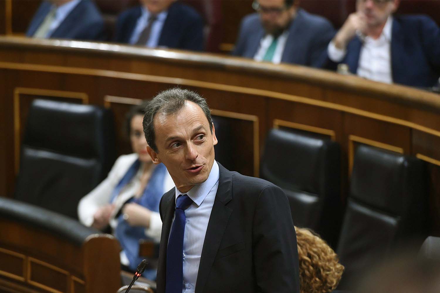 Pedro Duque en el senado durante su época de ministro.