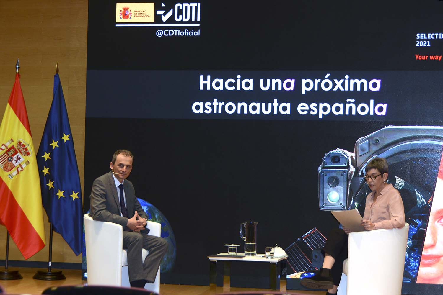 Pedro Duque durante la sesión de preguntas a la que se sometió.