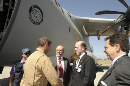 Visita de Pedro Argüelles, entonces secretario de Estado de Defensa al A400M en FIDAE 2012.