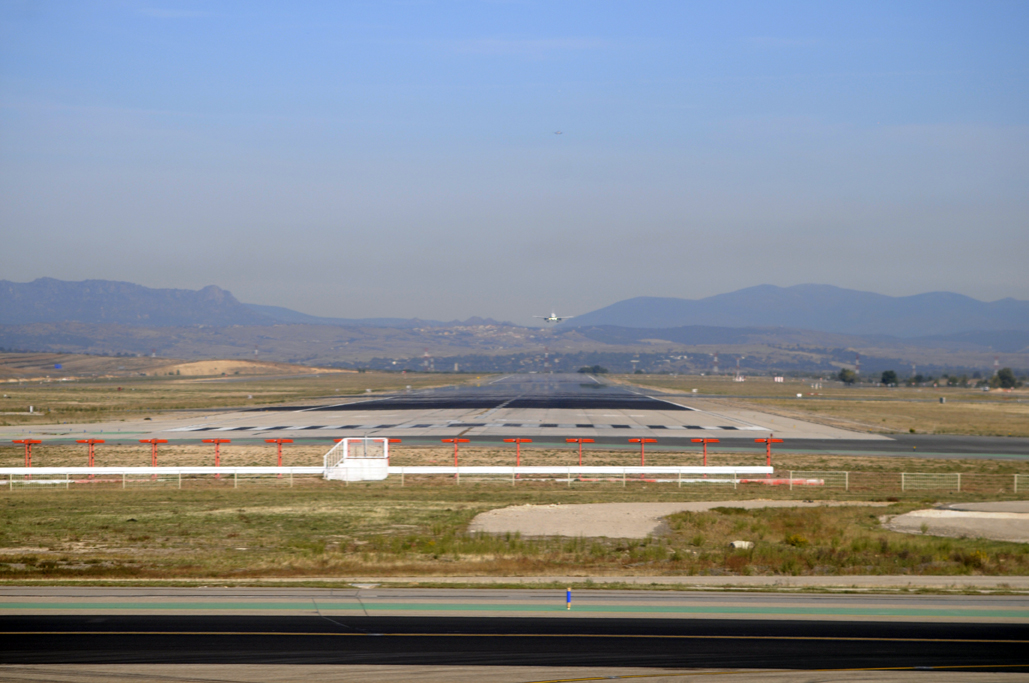 El Gobierno militariza el control del tráfico aéreo