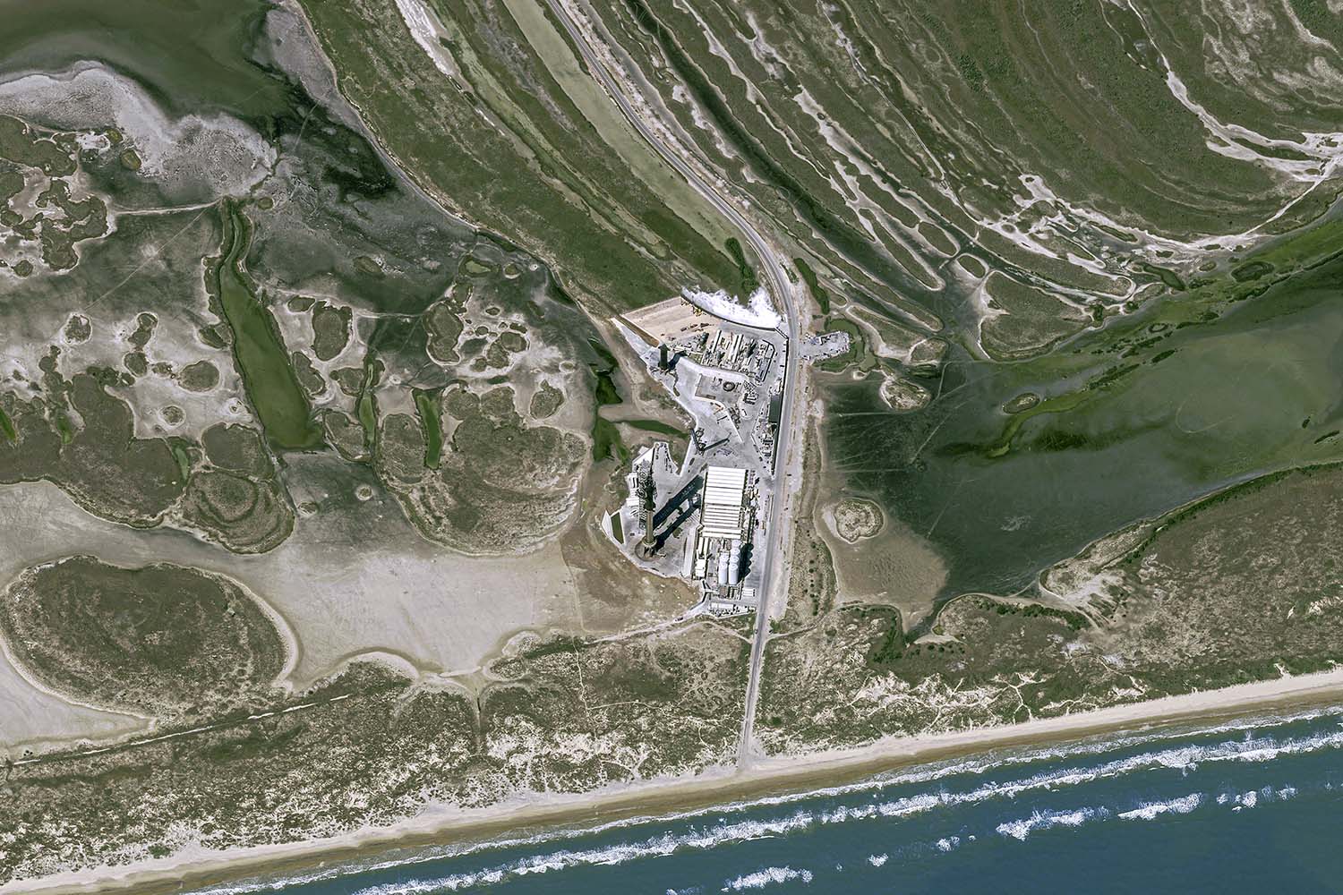 Space X Spaceship en la rampa de lanzamiento vista desde el satélite Pleiades Neo 4 (© Pléiades Neo, Copyright Airbus DS)