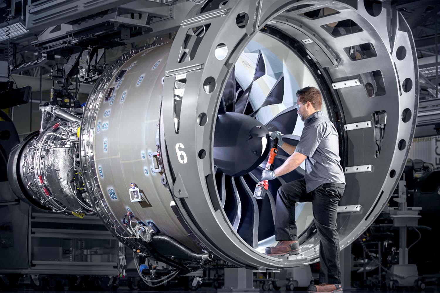 Preparación de un PW1100G para su prueba en banco.