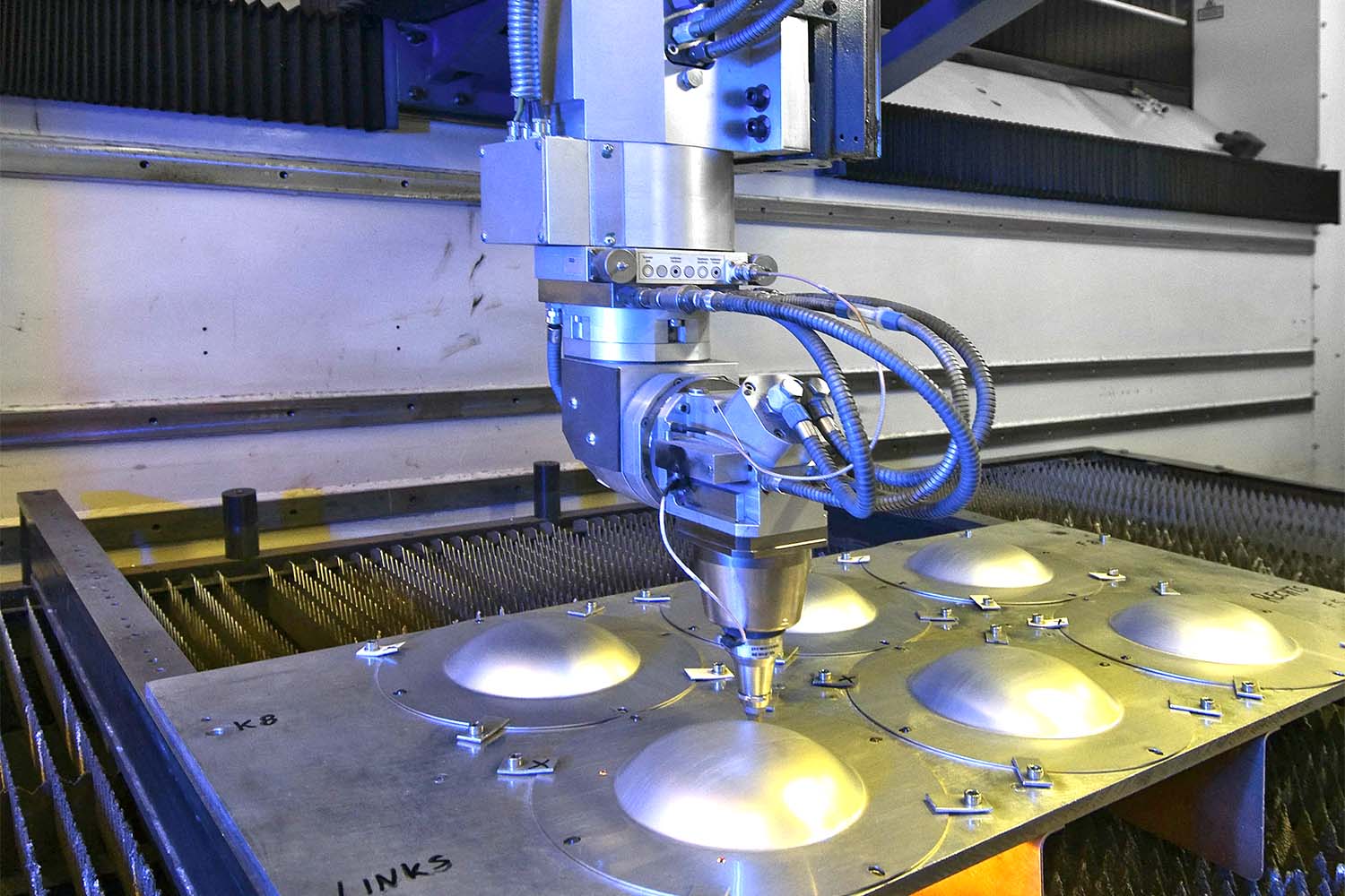 Producción de piezas para aeronaves en la factoría de Bremen de Premium, Aerotex.