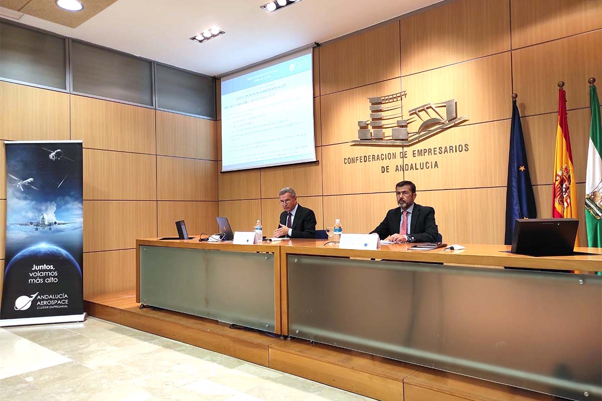 Guillamón y Juan Román, de Andalucía Aerospace durante la presentación de los resultados 2021.
