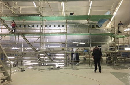 El Airbus A321 de Privilege Style en el hangar de Woensdrecht donde fue preparado para su entrada en servicio.