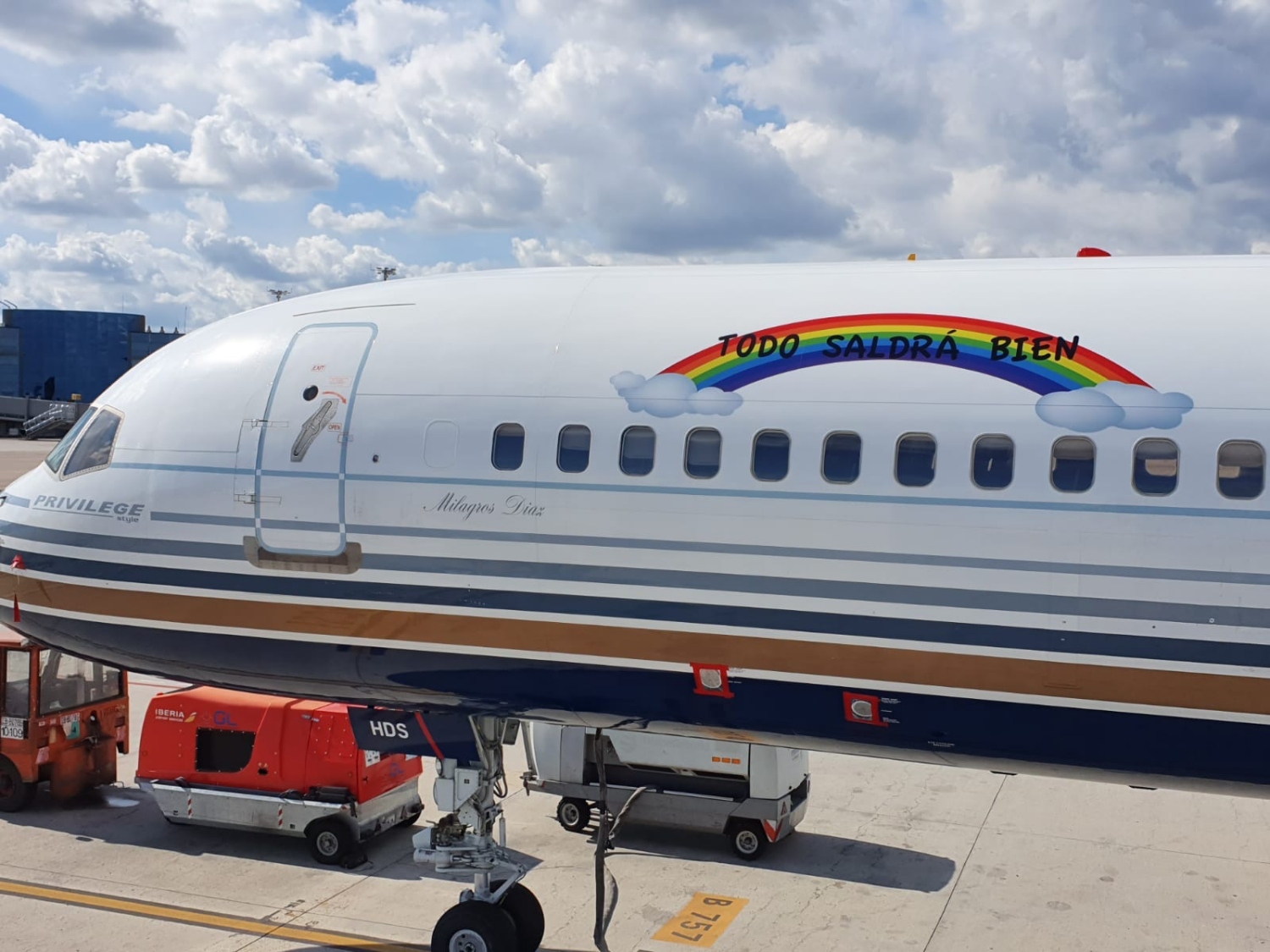 El Boeing 757 EC-HDS con su mensaje "Todo saLdrá bien".