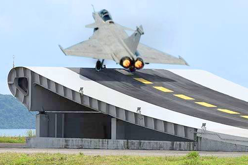 Pruebas de despegue con skyjump del Dassault Rafale M.