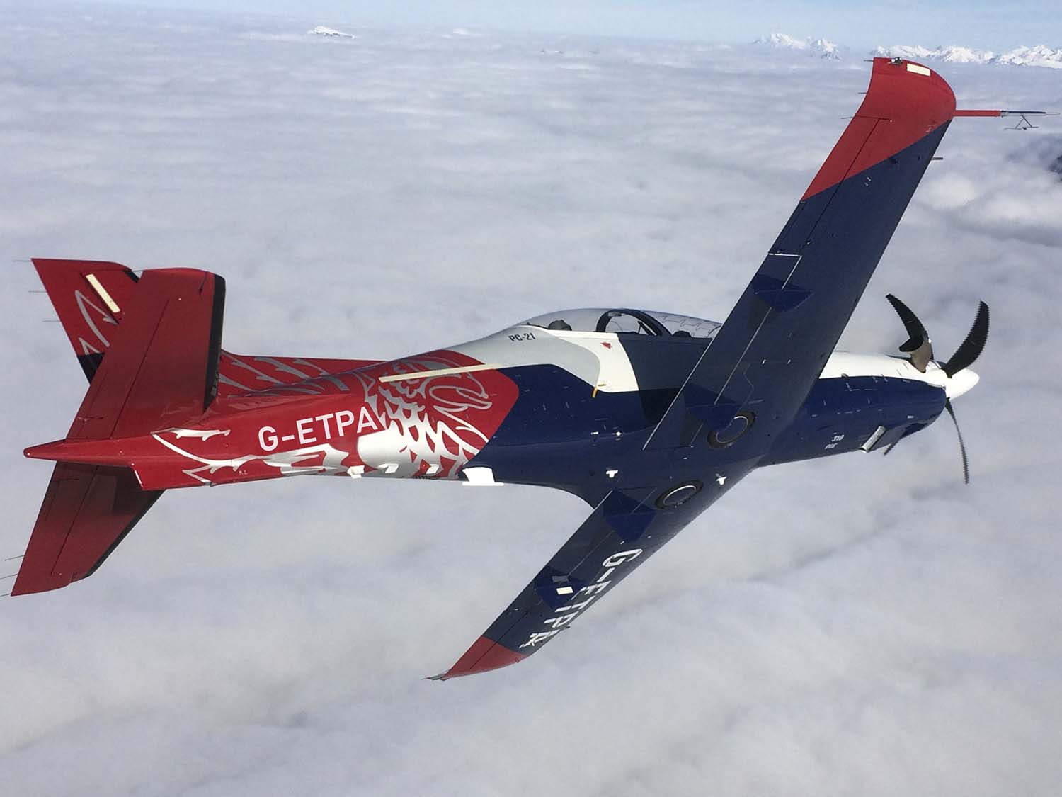 Reino Unido cedió la gestión de sus escuelas de vuelo militares a Qinetiq que está renovando la flota de aeronaves.