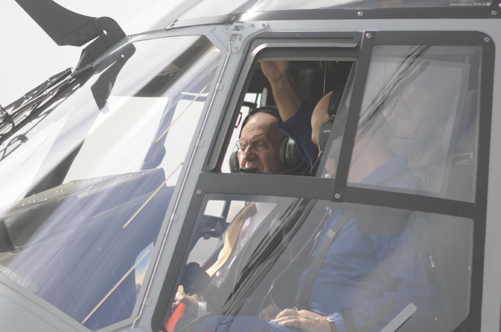 S.M. el Rey a bordo del NH90